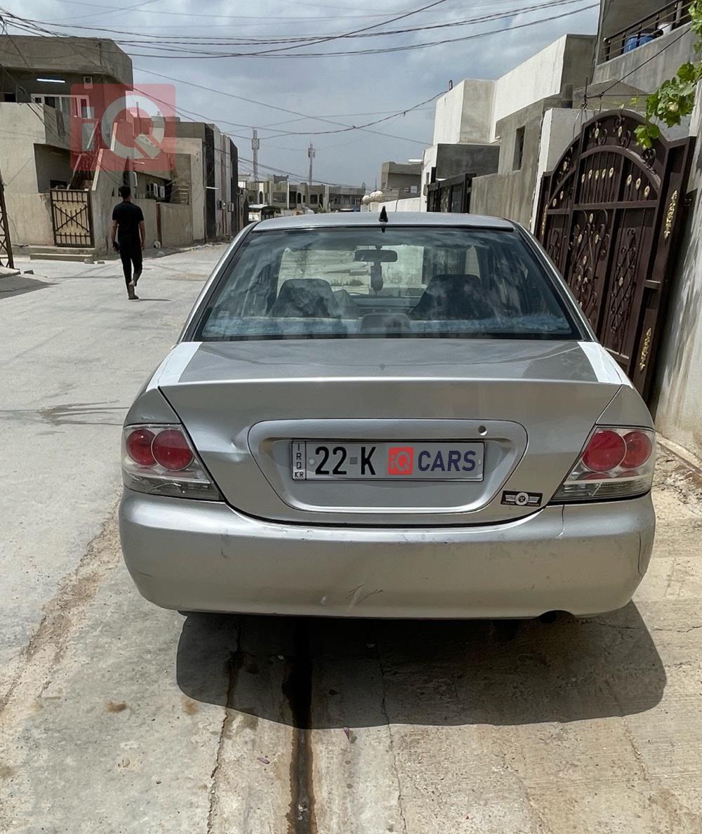 ميتسوبيشي لانسر